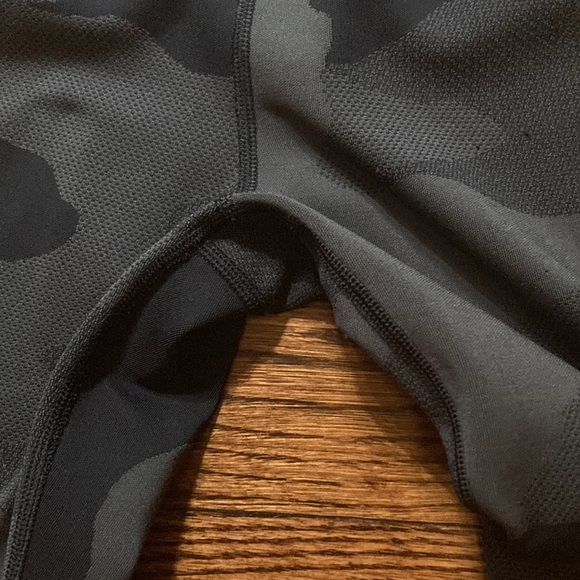 Offline by Aerie black and gray camouflage leggings - Picture 8 of 10